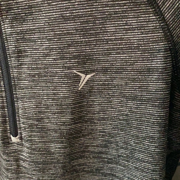 Old Navy Active pull over SZ XS. EUC - Picture 3 of 5
